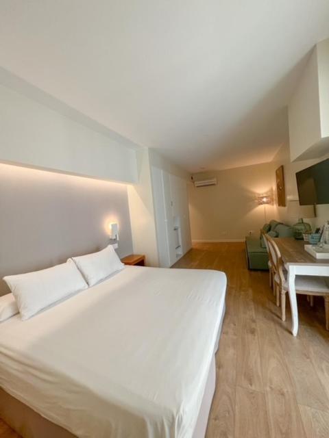 Hotel & Apartaments Thalassa Sport & Spa روساس المظهر الخارجي الصورة