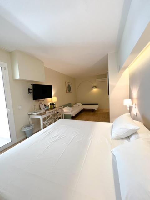 Hotel & Apartaments Thalassa Sport & Spa روساس المظهر الخارجي الصورة