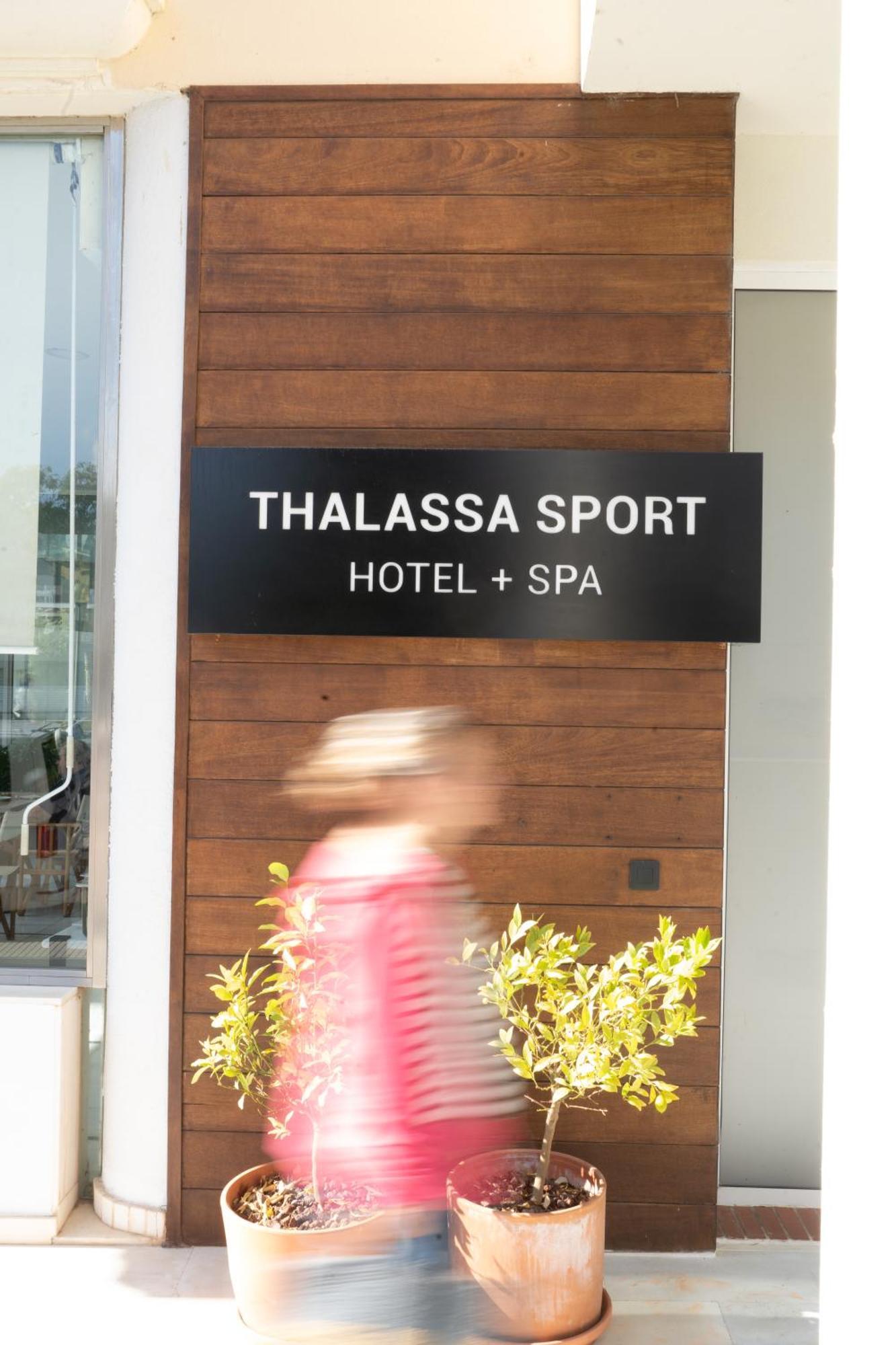 Hotel & Apartaments Thalassa Sport & Spa روساس المظهر الخارجي الصورة