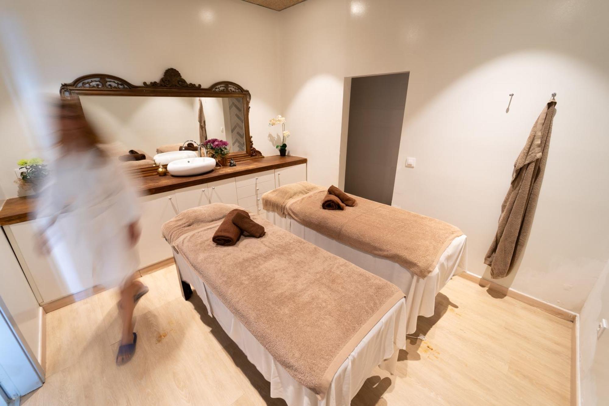 Hotel & Apartaments Thalassa Sport & Spa روساس المظهر الخارجي الصورة