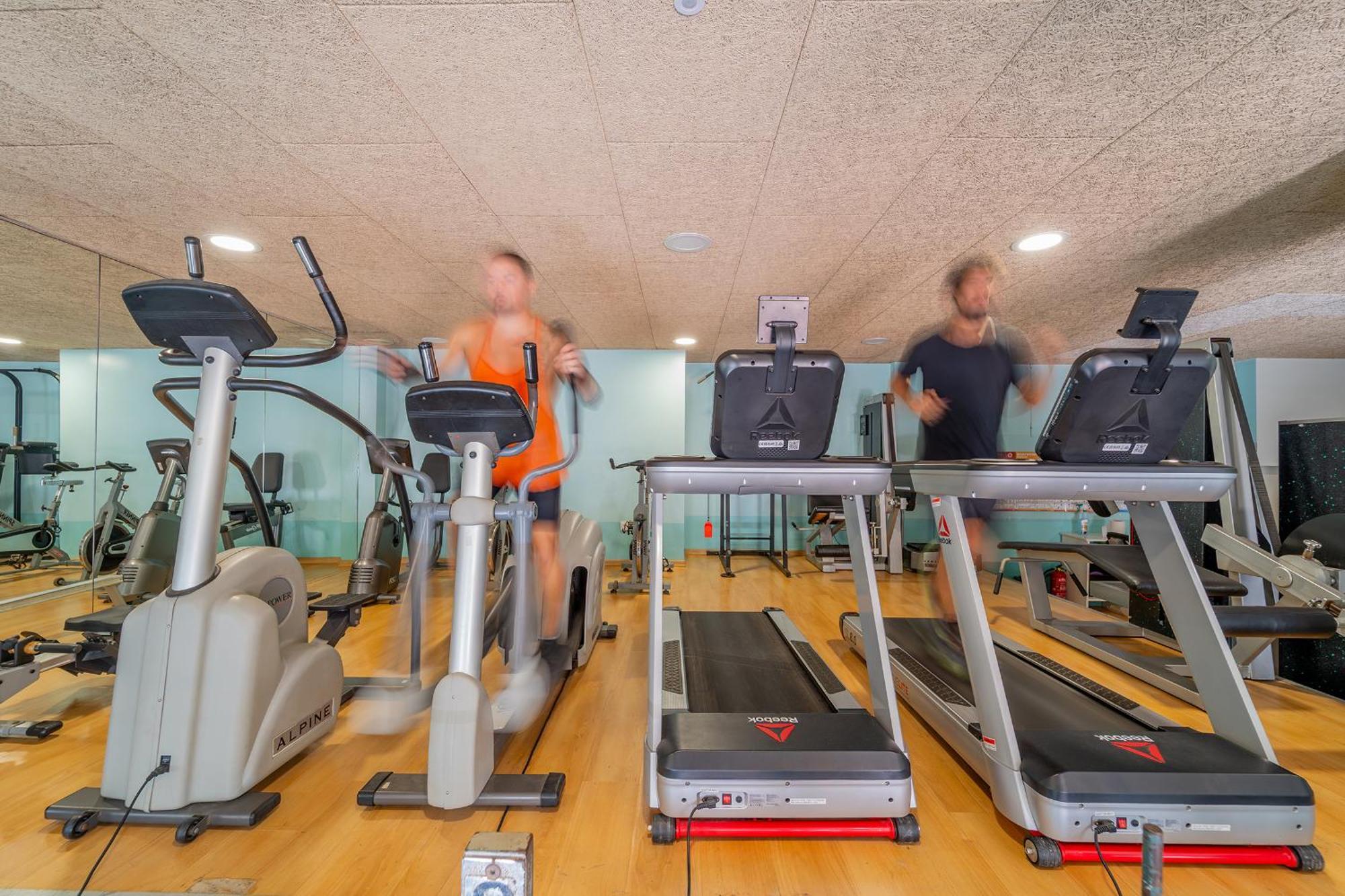 Hotel & Apartaments Thalassa Sport & Spa روساس المظهر الخارجي الصورة