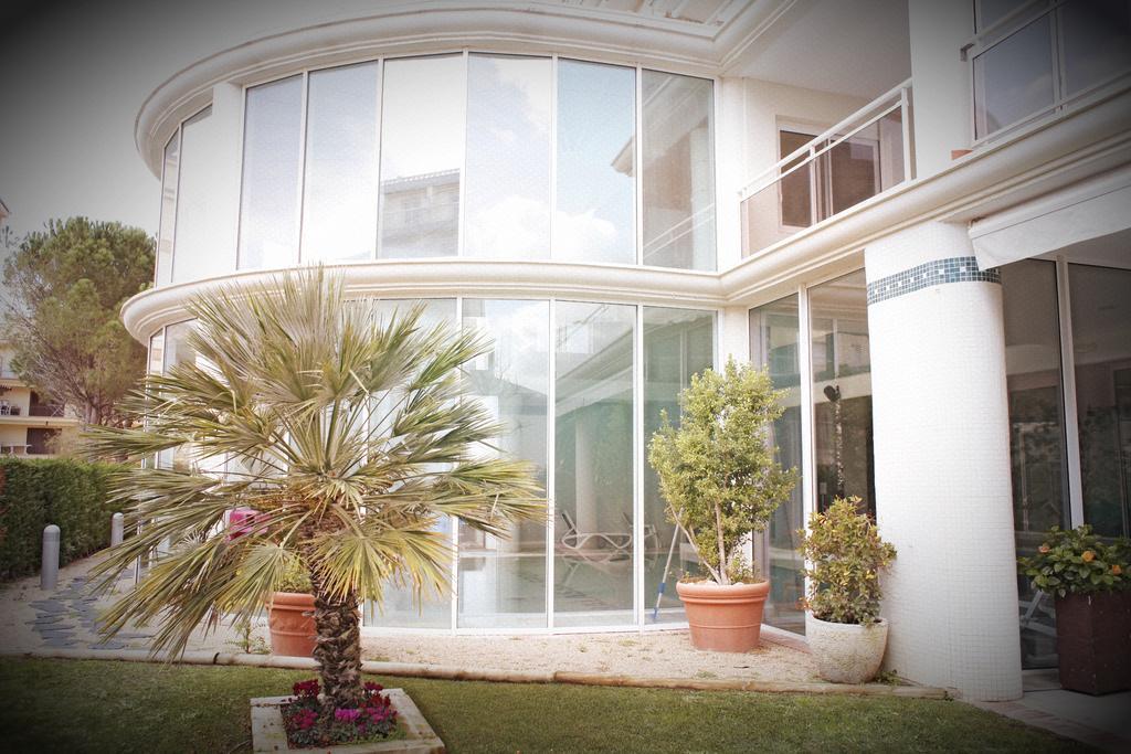 Hotel & Apartaments Thalassa Sport & Spa روساس المظهر الخارجي الصورة