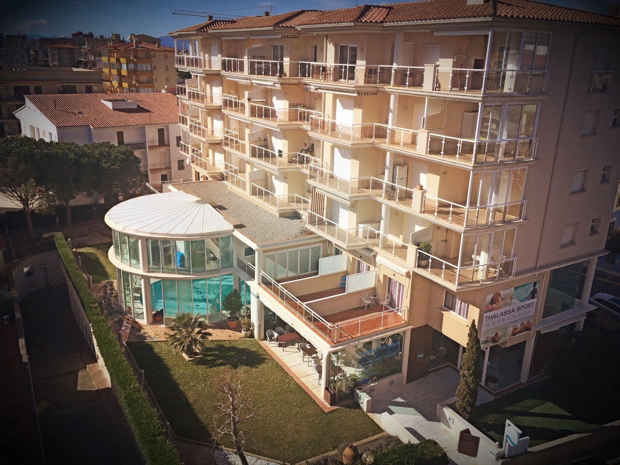 Hotel & Apartaments Thalassa Sport & Spa روساس المظهر الخارجي الصورة